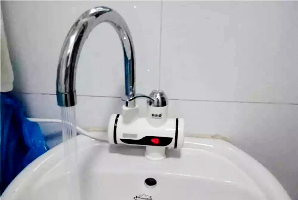 即热小厨宝与即热式水龙头哪个好,即热式水龙头和小厨宝哪个更好