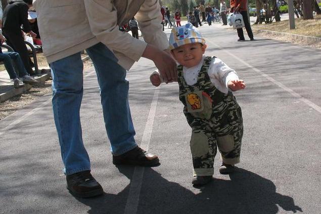 孩子走路的注意事项,小孩走路必经八个阶段