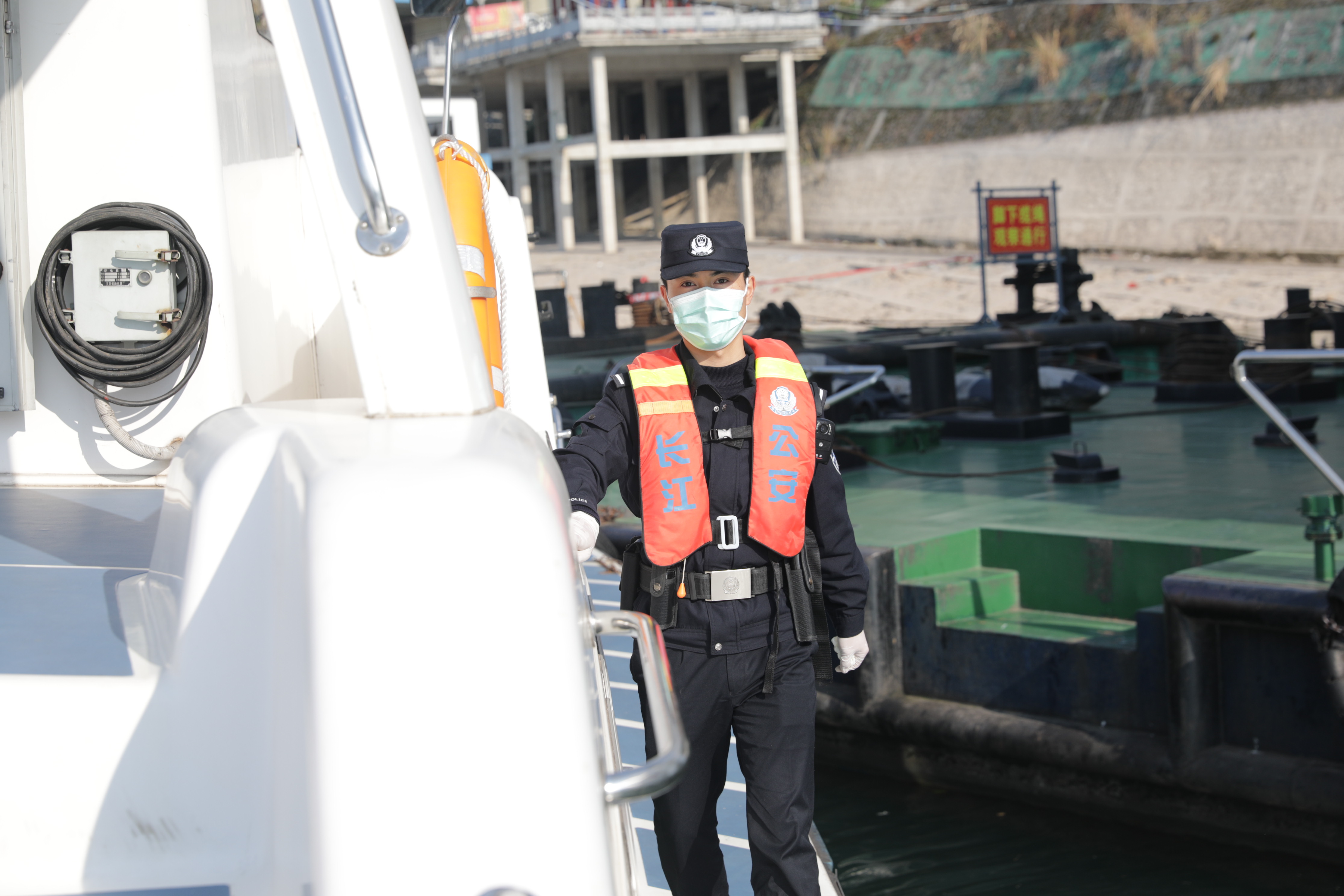【疫情当前警察不退】代祥军：巴东疫情防控的水上“守门员”