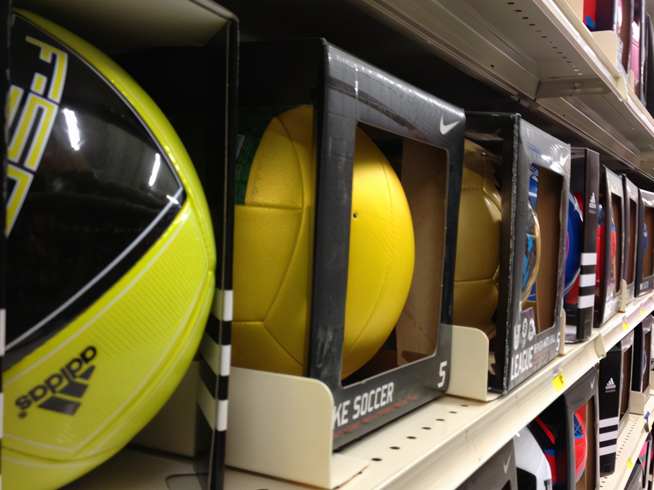 欧洲杯荷英半决赛明日开战,今天欧洲杯足球赛程表