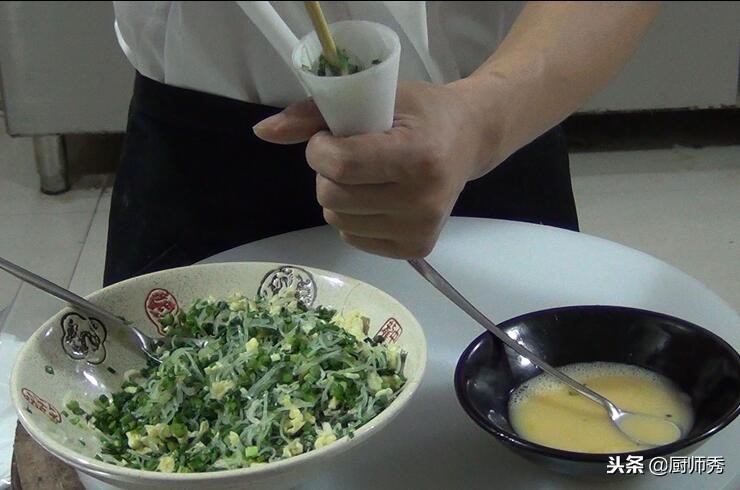 韭菜别只拿来包饺子,韭菜香菇饺子最好吃的做法