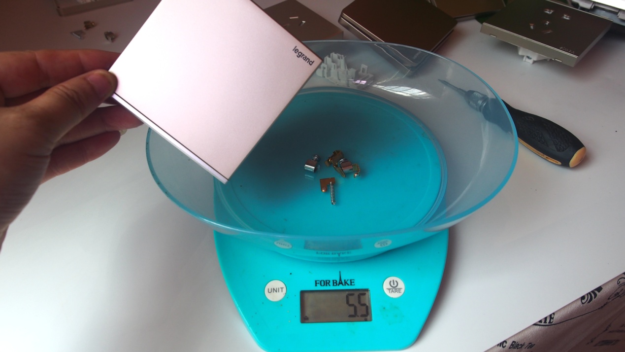 罗格朗开关怎么从墙上拆下来,罗格朗简约插座拆解