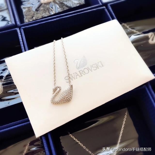 施华洛世奇黑天鹅和银天鹅哪个贵,施华洛世奇黑天鹅项链推荐视频
