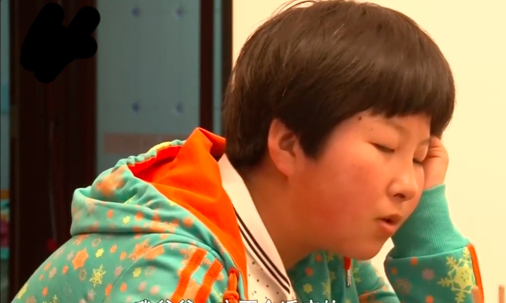 变形计杨桐网红现状,变形计戴眼镜杨桐现状