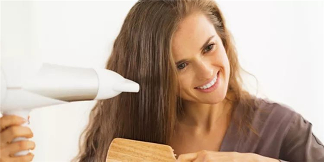 怎么用洗发水洗头才能让头发变顺,头发刚沾水怎么洗