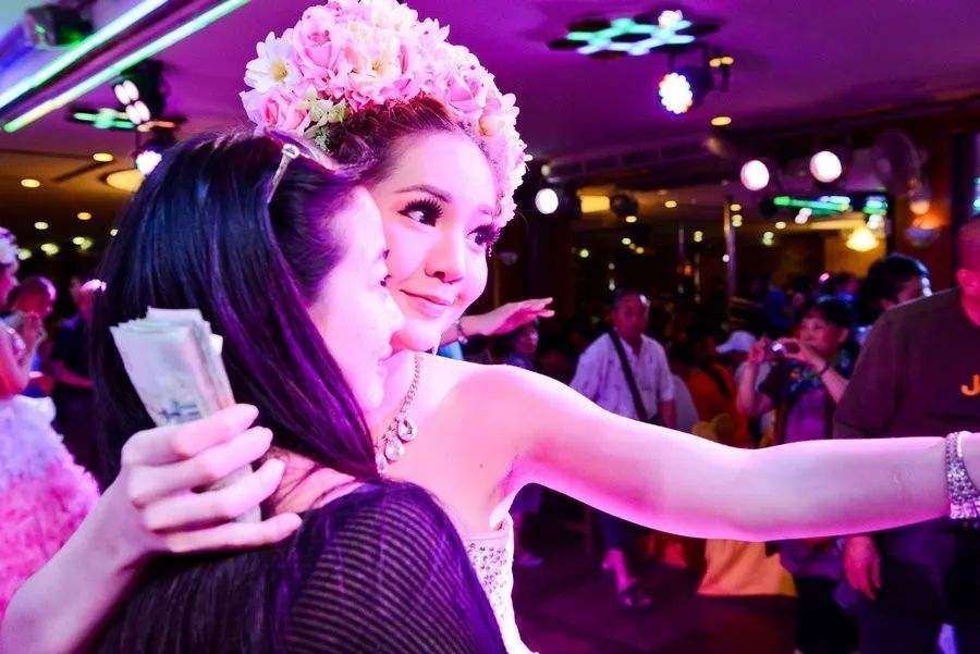 泰国的“人妖”，*引勾**游客的套路太深，已经有很多人中过招