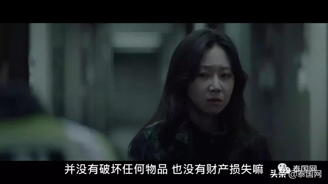 变态男*光脱**衣服藏在床底！泰国女子回家竟遭遇真人版《门锁》！