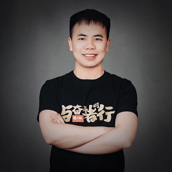 90后回家创业开了一家服装店,90后投资300万开服装店