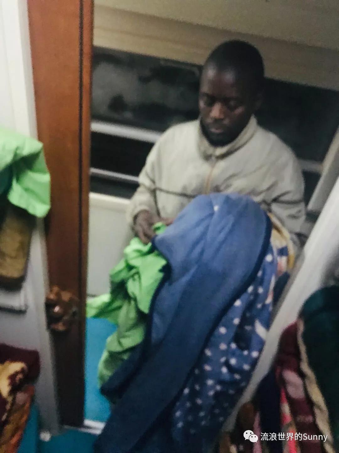 流浪非洲，乘坐中国援建火车去赞比亚，满满的亲切