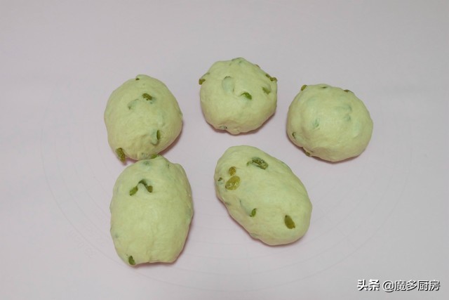 全麦葡萄干面包,抹茶全麦葡萄干面包