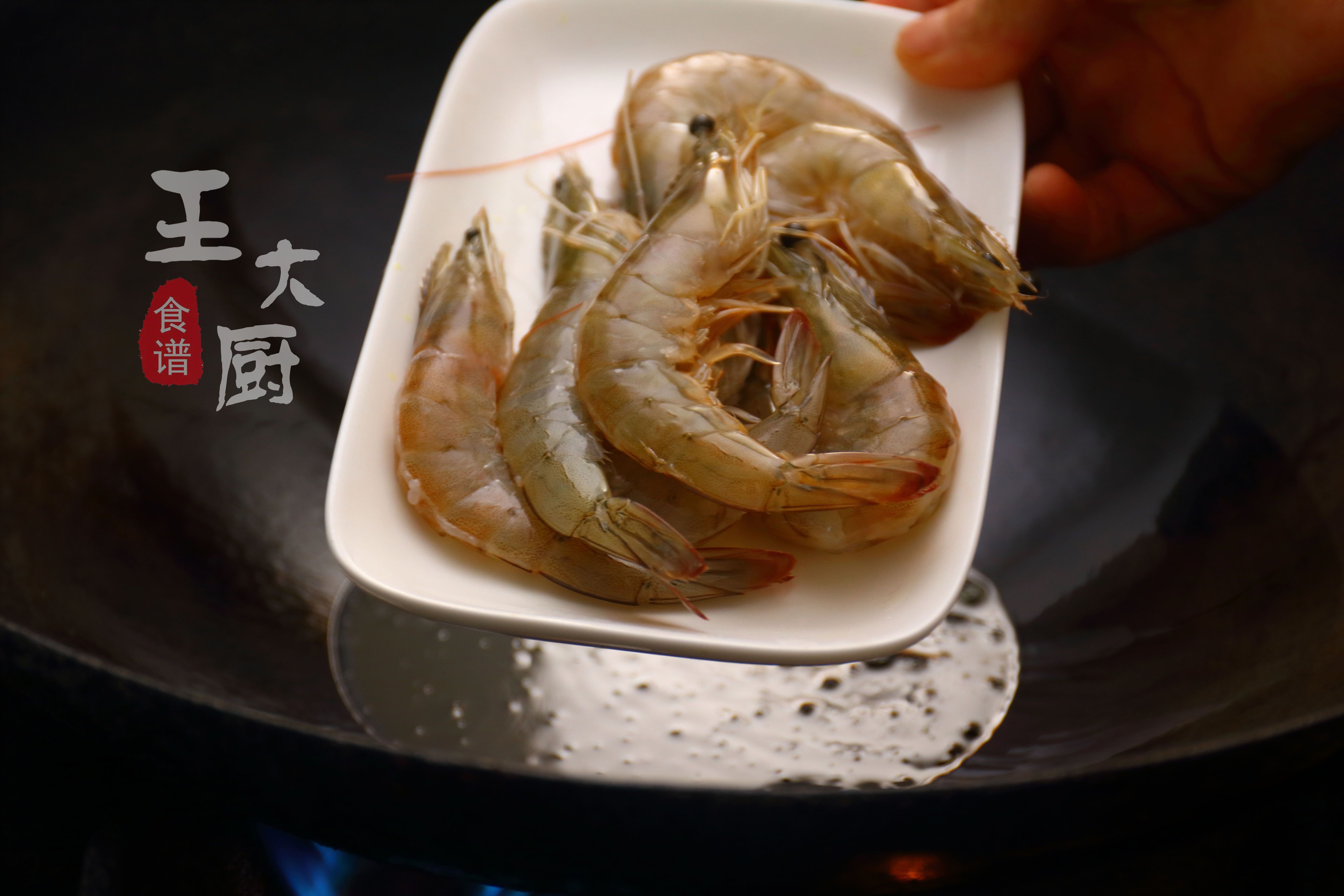 油焖大虾正宗的家常做法,年夜饭少不了美味可口的油焖大虾