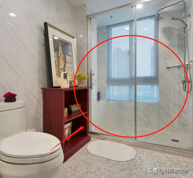 卫生间装错了淋浴区隔断，洗澡成了困难户，才住2个月就后悔了