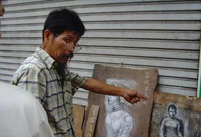 64岁疯子画家痴迷画画，作品堪称毕加索，专家痛批：小学生水平