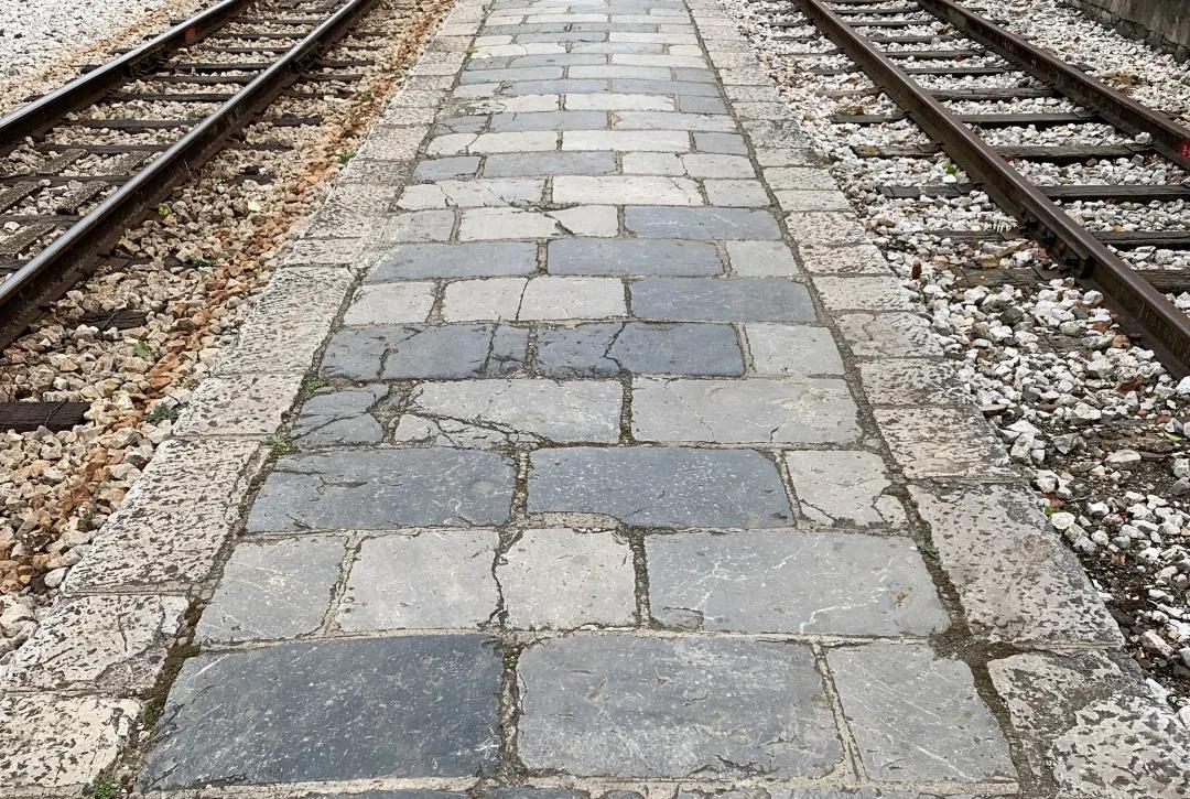 还记得朱自清的荷塘月色吗,朱自清火车站背影原型照片