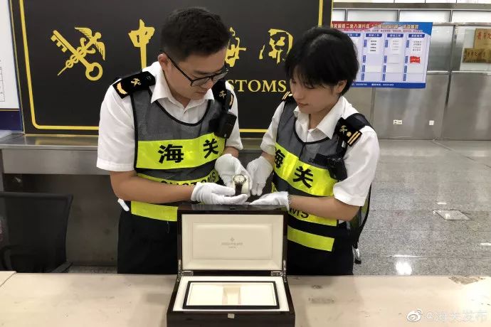 “这表没人告诉我的话,我以为撑死就2000块吧!”