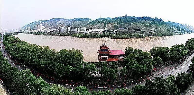 兰马跑团周末常规跑进行中,周日跑个半马说说