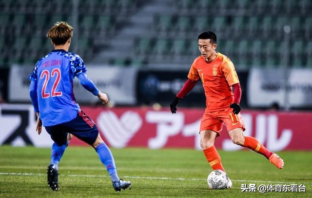 姜至鹏飞踹日本球员搞笑视频,姜至鹏中国足球比赛视频