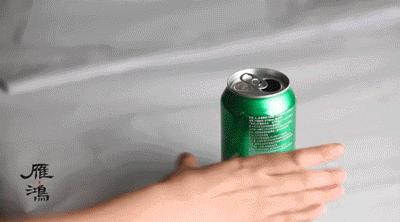 护士小姐用5毛钱的易拉罐，随手一剪猛翻千万倍，网友：手艺牛逼