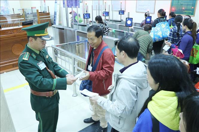 为什么越南海关专收中国人小费,越南友谊关海关收小费