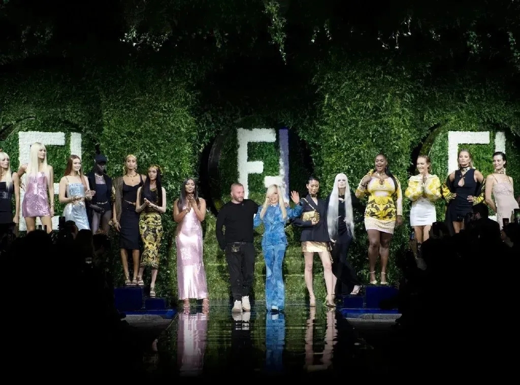 dior2024秋冬时装秀男装,2024米兰时装周versace春夏