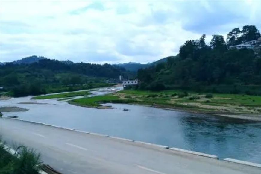 中国农村有钱人家的别墅豪宅,广东富豪农村送别墅