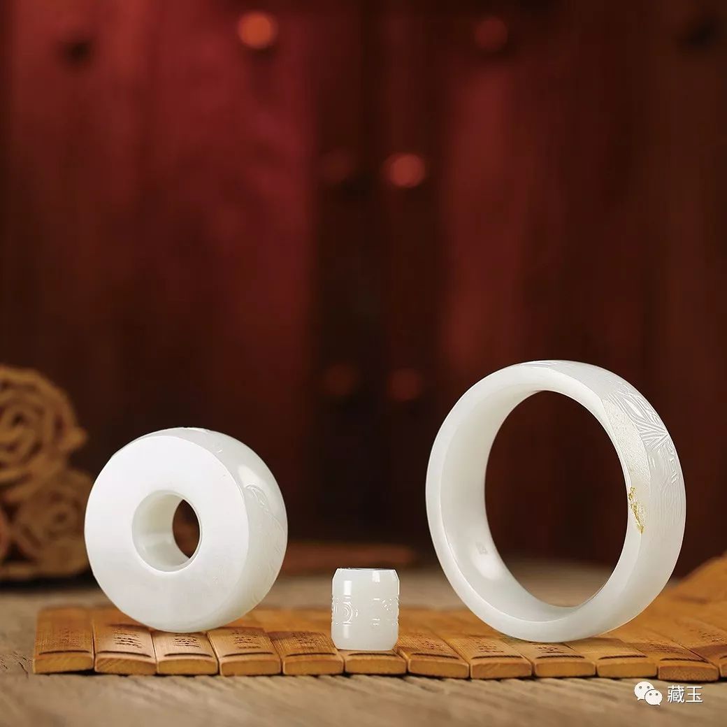 和田玉手镯和翡翠手镯哪个好看,怎么挑选和田玉手镯