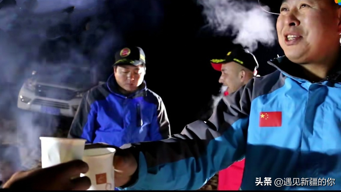 塔克拉玛干沙漠篝火晚会,六轮越野车穿越无人区