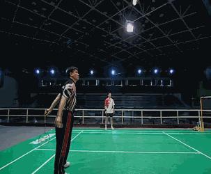 羽毛球手腕发力技巧正手高远球,羽毛球后场高远球挥拍发力细节