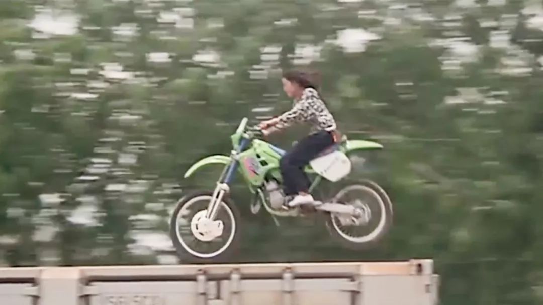 那些曾为我们带来欢乐的女打星们：如流星闪过