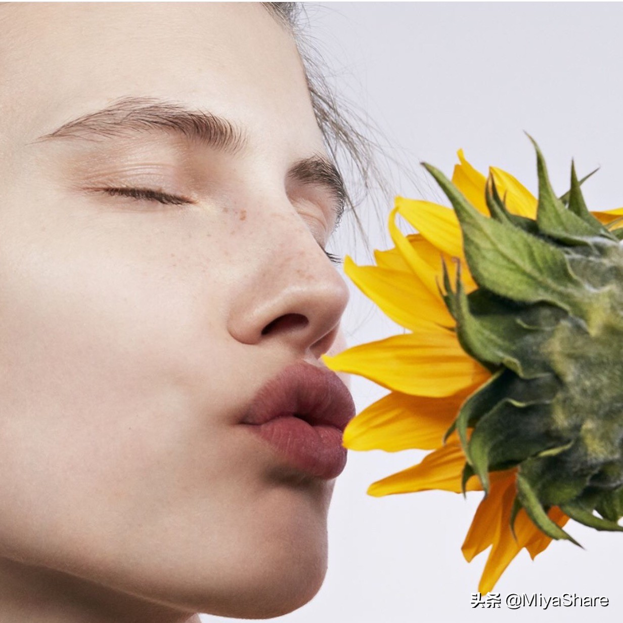 颈部有颈纹怎样祛颈纹,如何去除颈纹的最有效方法