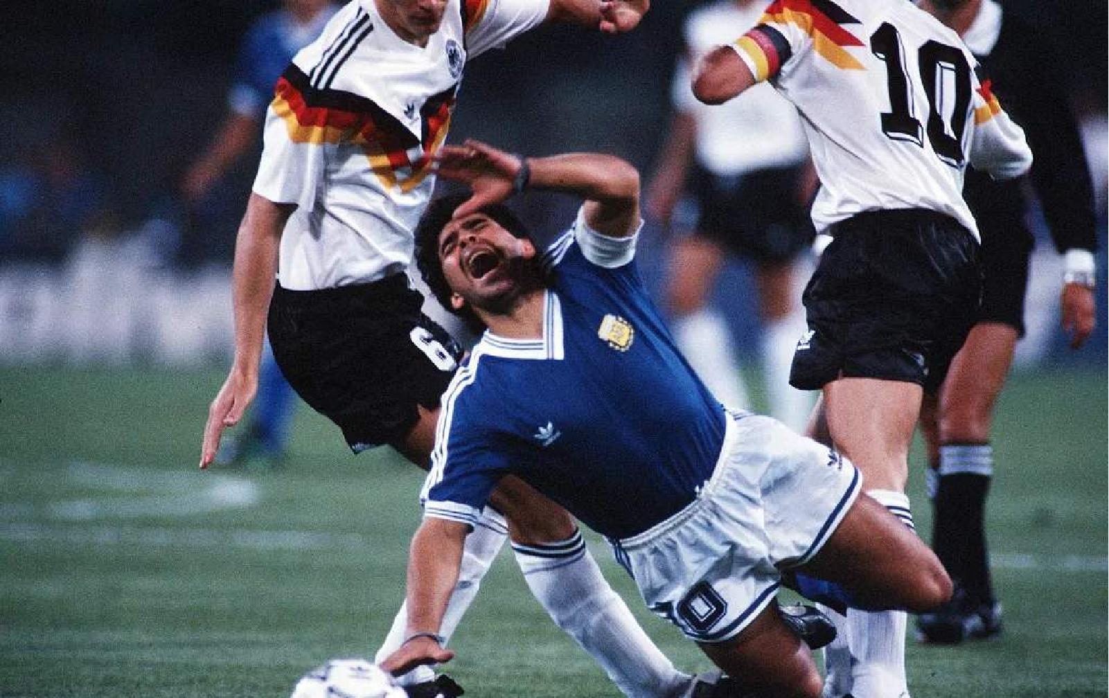 踢足球很容易伤到膝盖,踢足球常受的伤