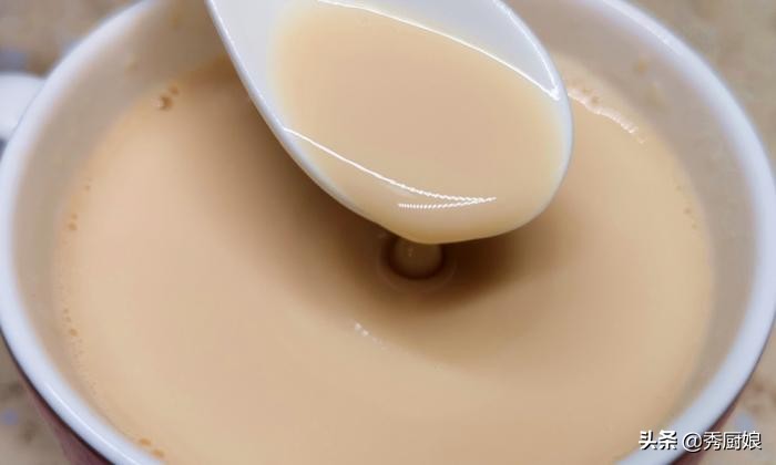 怎么用家里的材料就能做一杯奶茶,在家做奶茶不用牛奶的方法