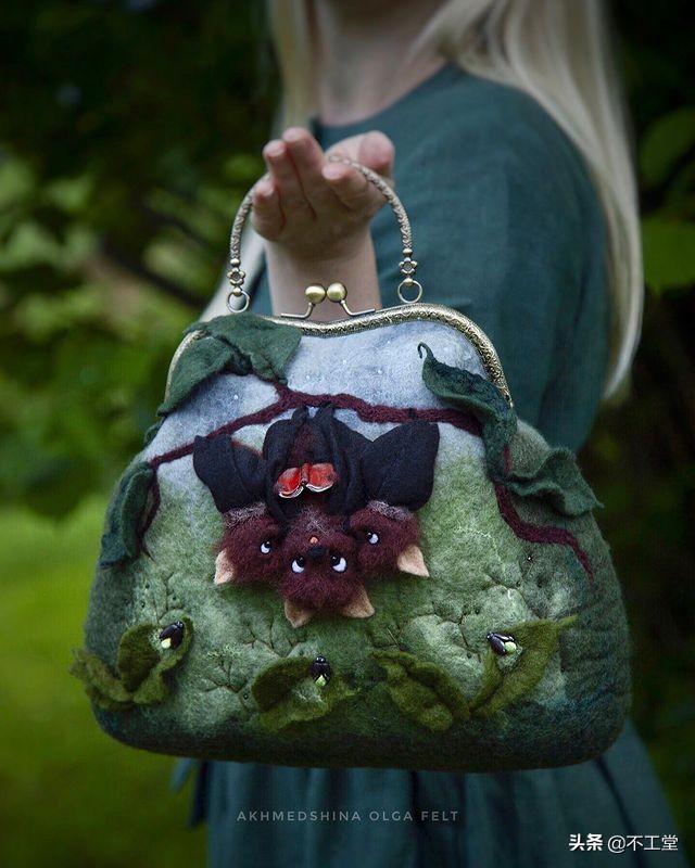 适合羊毛大衣的包包,羊毛毡包高颜值冬天背好看吗