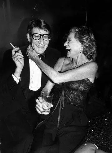 那个卖口红的YSL,教会女孩不色情的穿黑*袜丝**