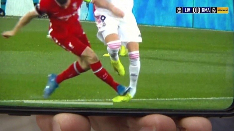 利物浦球迷看台被暴打,皇马球迷嘲讽利物浦