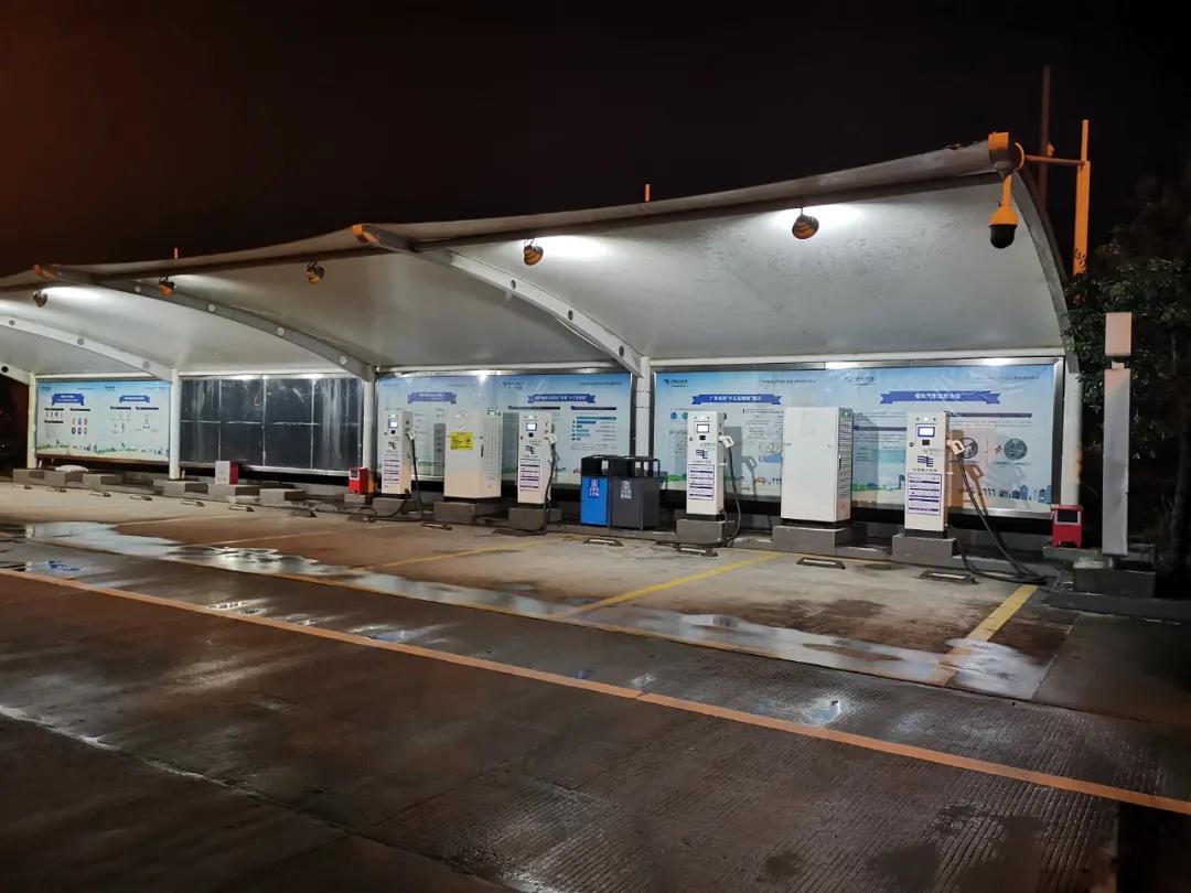 国庆开电动车一百多公里回家,国庆开蔚来电车上高速