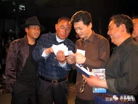 一群农村小伙打鼓,河南许昌农村农民打鼓