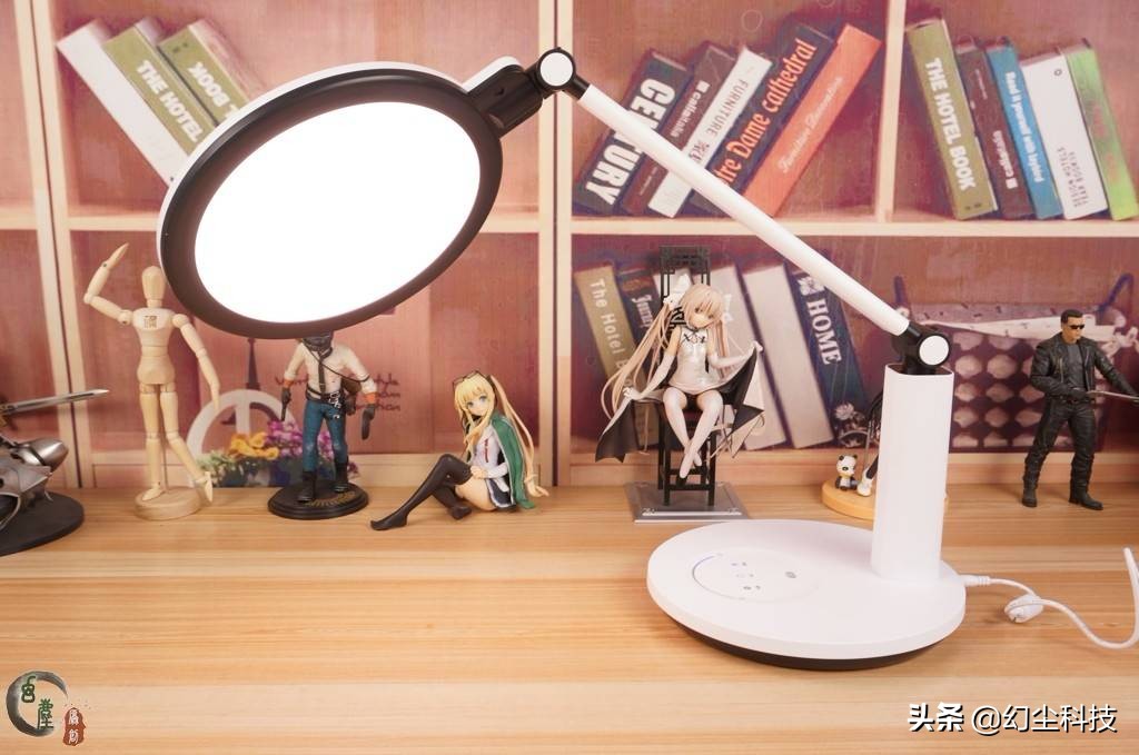 儿童护眼台灯颜值高又好看,磁吸护眼台灯aa级