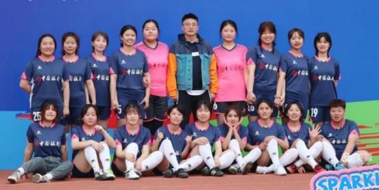 足球女神!高中结缘,她一进大学就成球队经理,如今已是女足队长