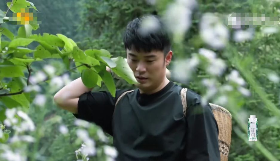 彭昱畅陈赫邓超吃花生,快乐大本营陈赫拿鸡肝