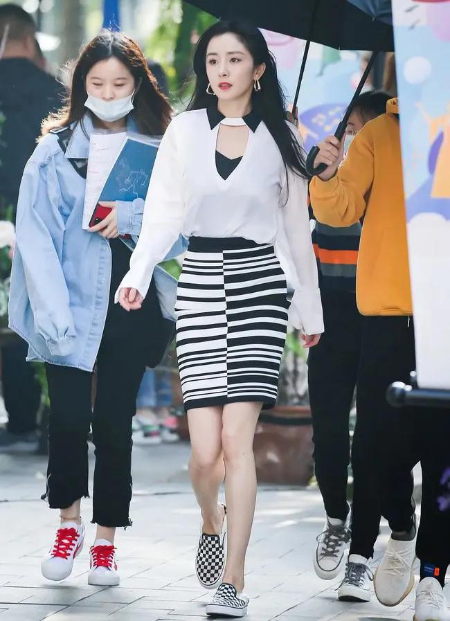 明星们脚上的球鞋，悄悄变贵了