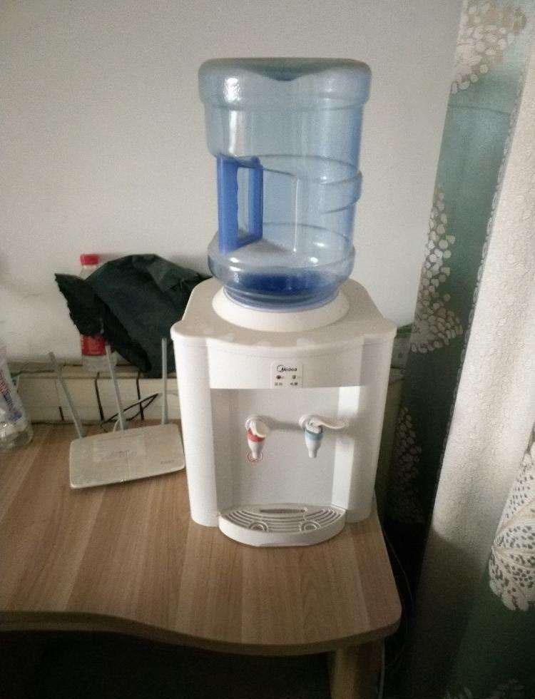 饮水机的桶里面脏了怎么洗,饮水机大水桶里边怎样刷洗干净