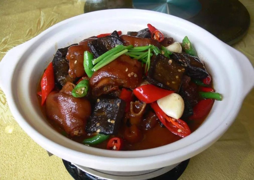 “苍蝇头”、“*灯区红**”……盘点12道奇怪菜名，您最不能接受的是