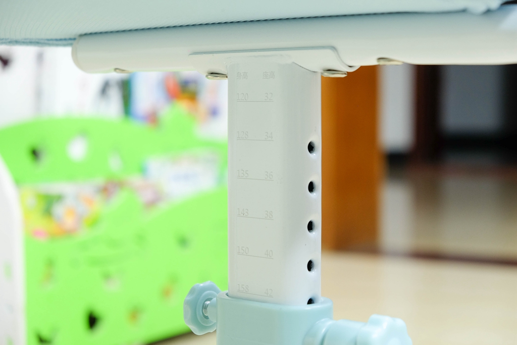 儿童简易爱果乐学习桌椅,爱果乐萌芽椅怎么样