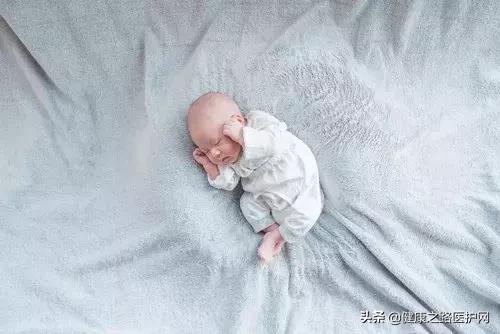 宝宝小时候脸上起湿疹留下的坑,宝宝湿疹涂啥都没用