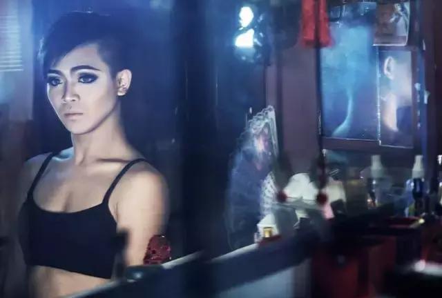 风情万种背后的辛酸，揭秘泰国人妖的由来和未来