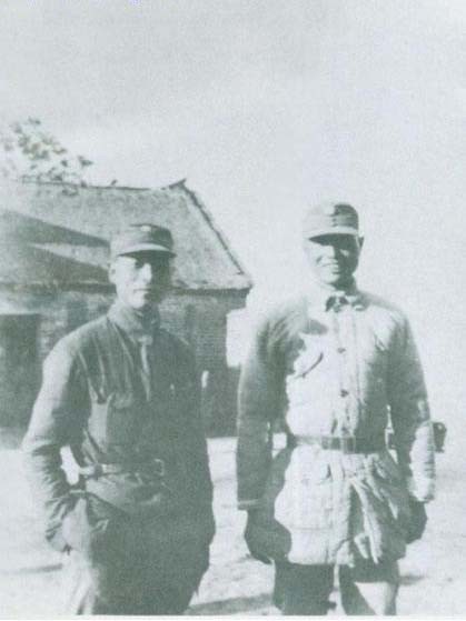 开国上将回故乡，看到警车封路并且隔开群众，怒问：耍什么排场？