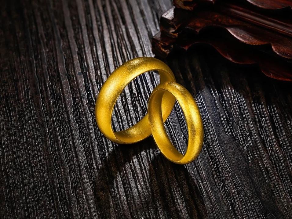 黄金绿宝石戒指多少钱男士,男士戴黄金戒指有什么讲究吗