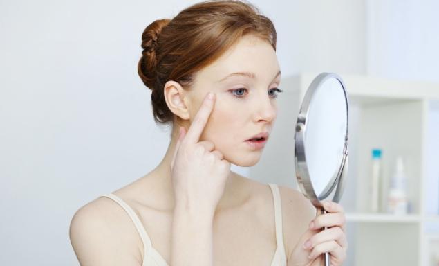 眼袋大皱纹多别耽搁试试这个方法,女性眼袋皱纹怎么消除