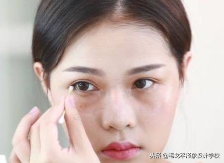 痔疮膏去黑眼圈的正确方法,痔疮膏去黑眼圈最快最好方法